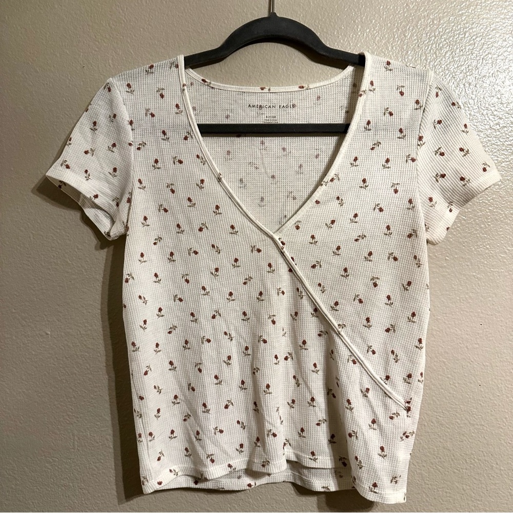 American Eagle White Floral Baby Tee